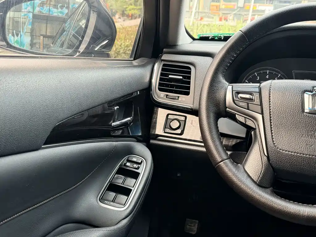 Toyota Crown 2018 — фото 14