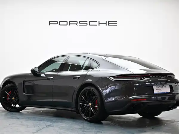 Porsche Panamera 2023