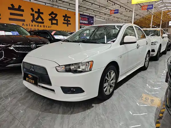 Mitsubishi Lancer EX 2013