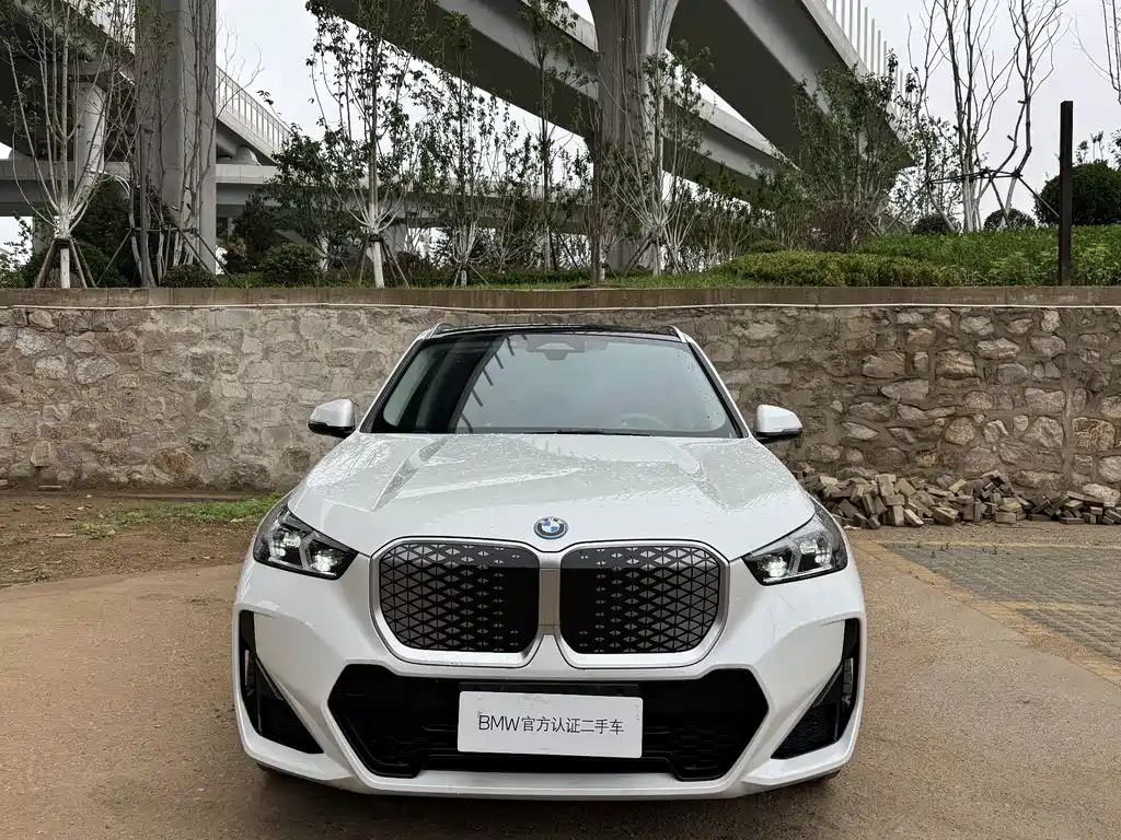 BMW iX1 2024 — фото 12