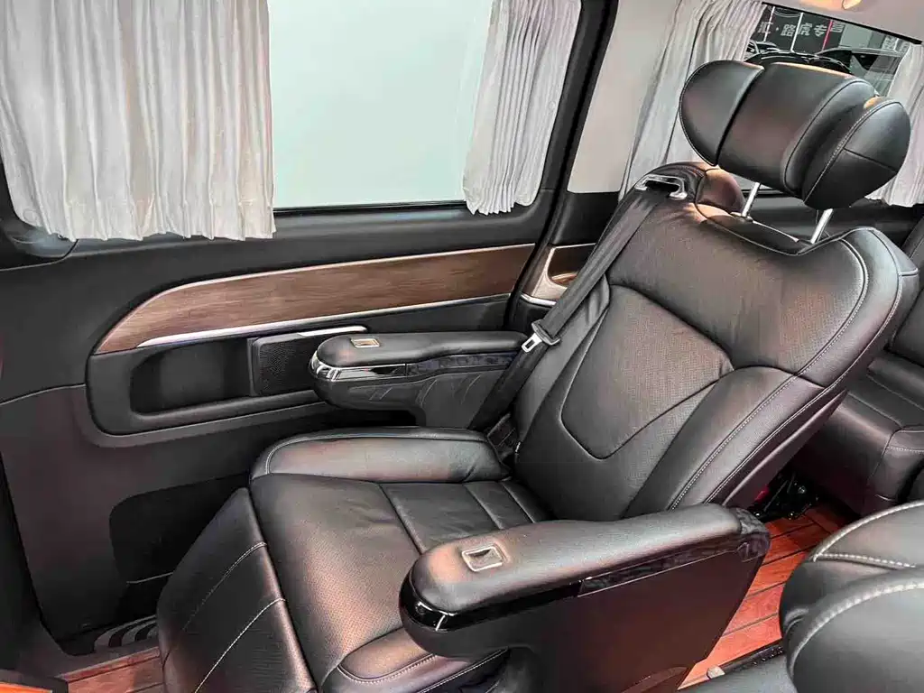 Mercedes-Benz V-Class 2021 — фото 12