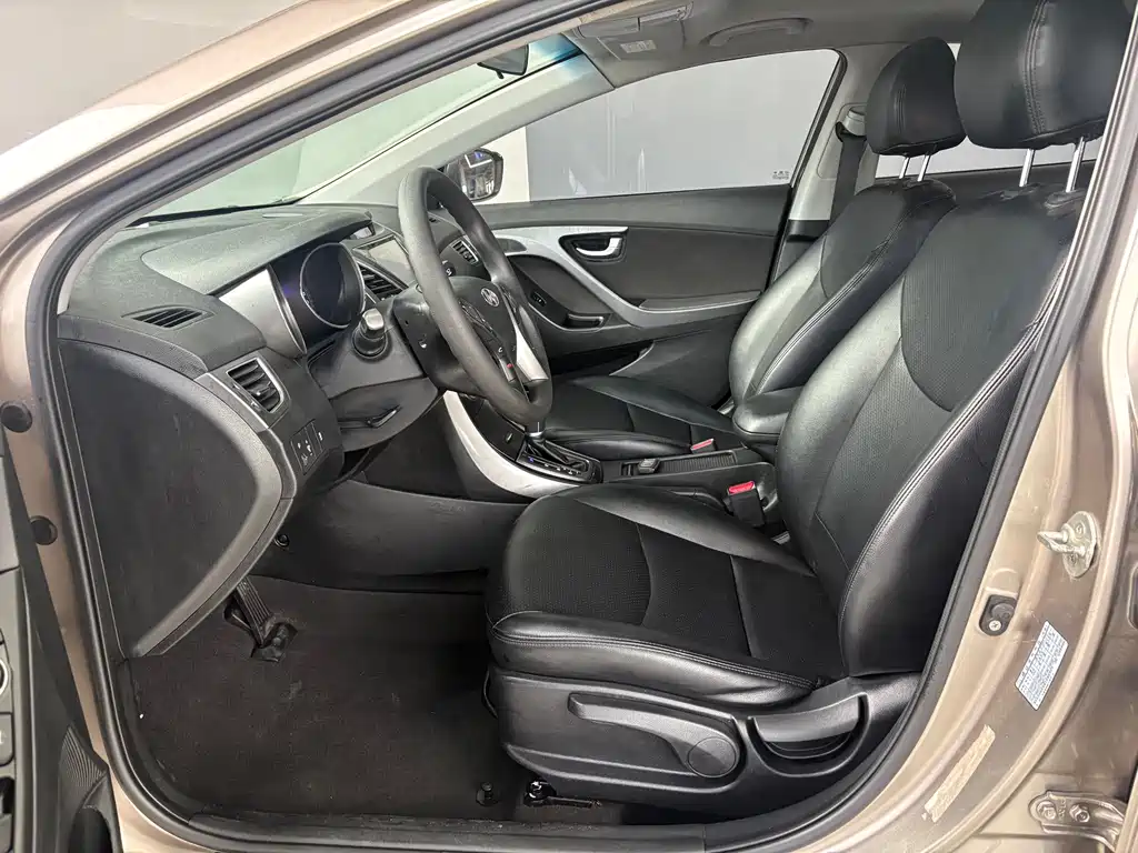 Hyundai Elantra Langdong 2016 — фото 15