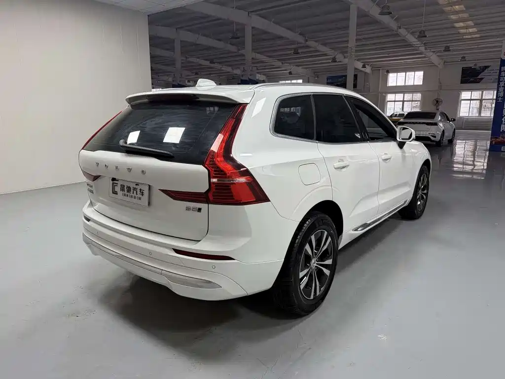 Volvo XC60 2022 — фото 4