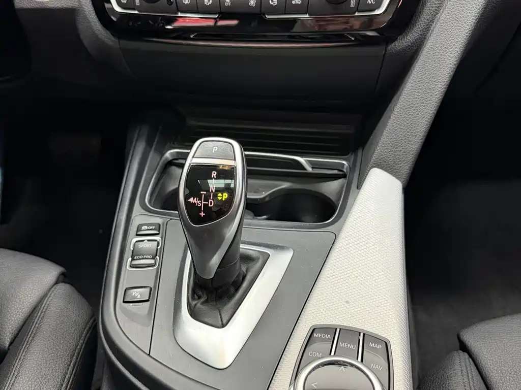 BMW 3 Series GT 2018 — фото 12