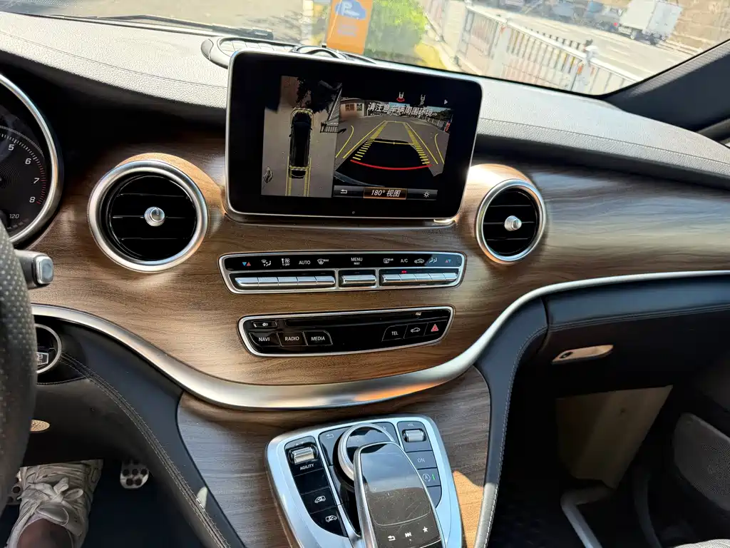 Mercedes-Benz V-Class 2017 — фото 13
