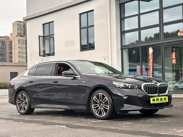 BMW 5 Series 2025