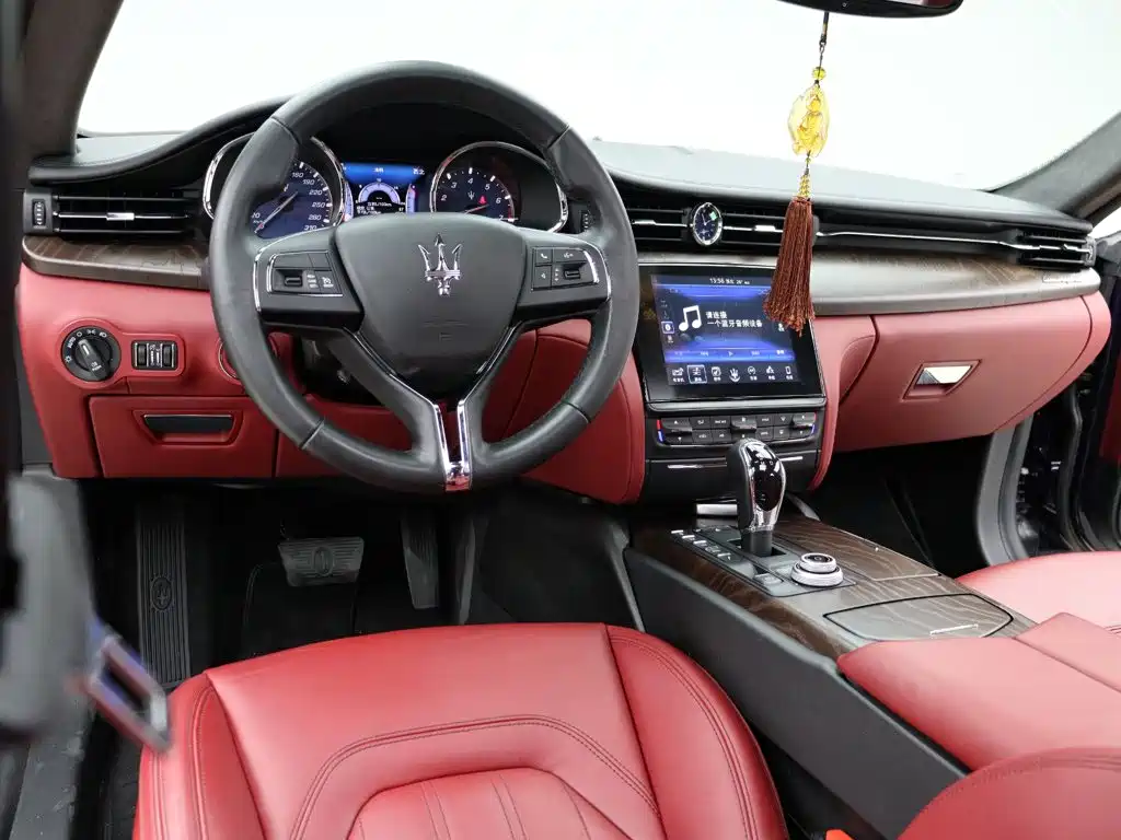 Maserati Quattroporte 2017 — фото 10