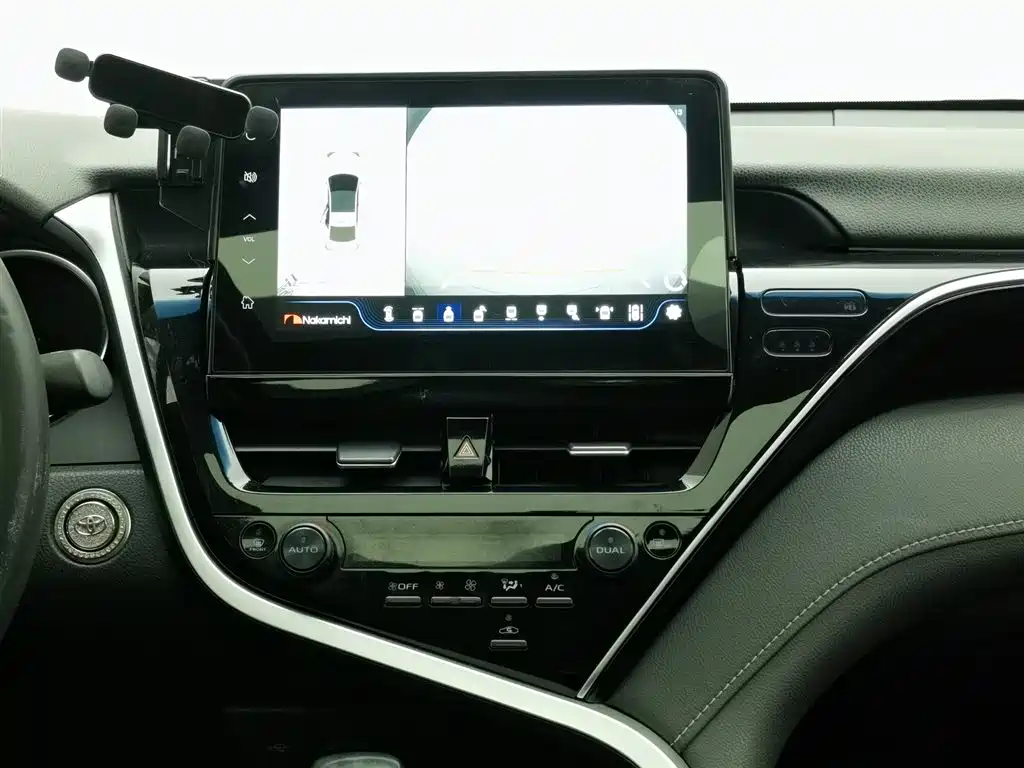 Toyota Camry 2022 — фото 12