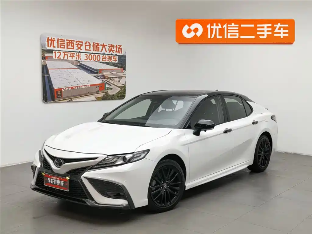 Toyota Camry 2022 — фото 1