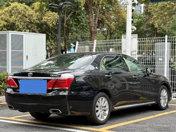 Toyota Crown 2012