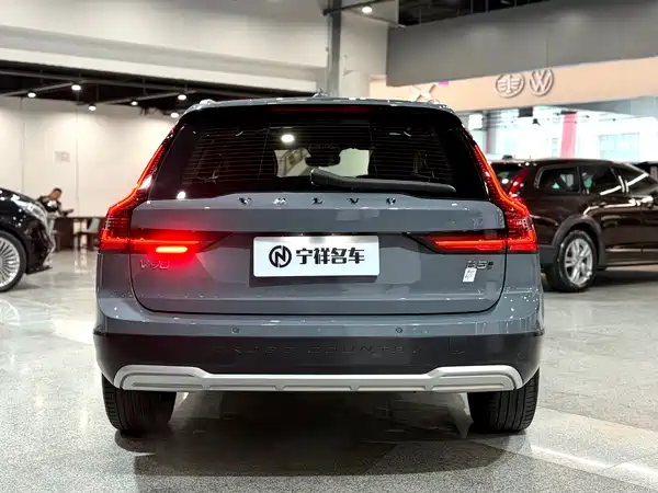 Volvo V90 2022
