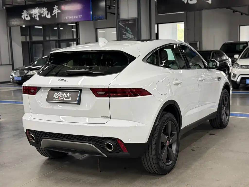 Jaguar E-PACE 2020 — фото 6