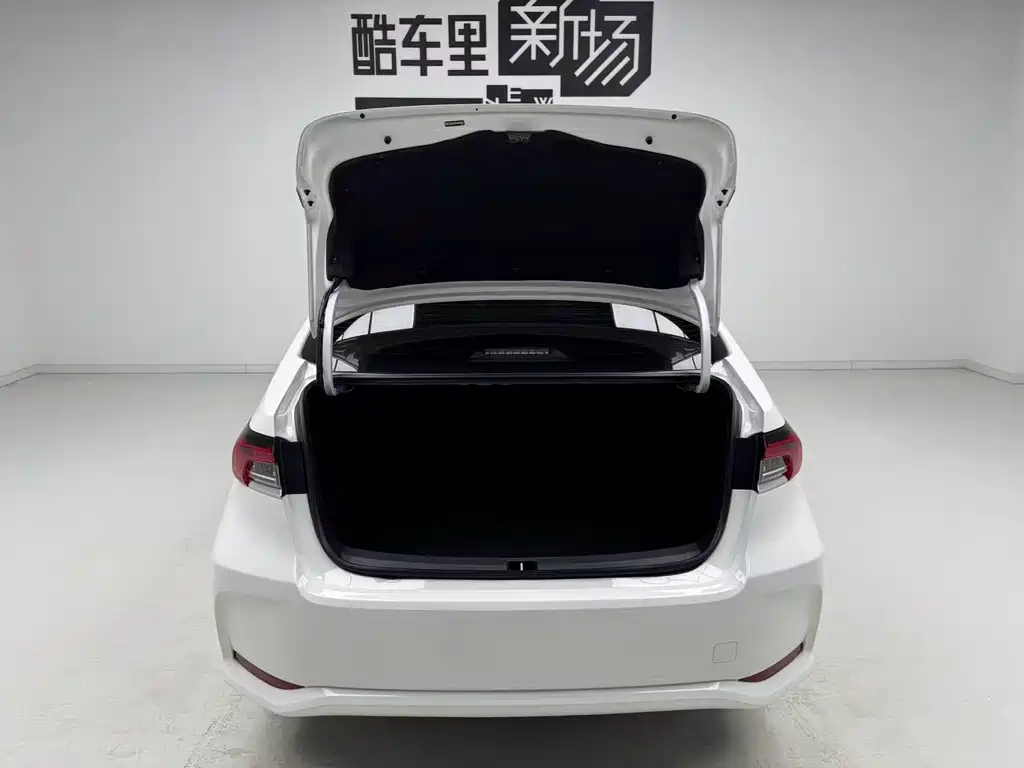 Toyota Corolla 2025 — фото 10