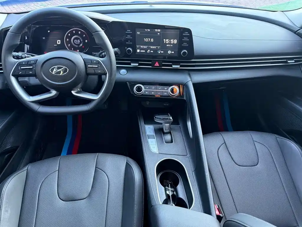 Hyundai Elantra 2022 — фото 10