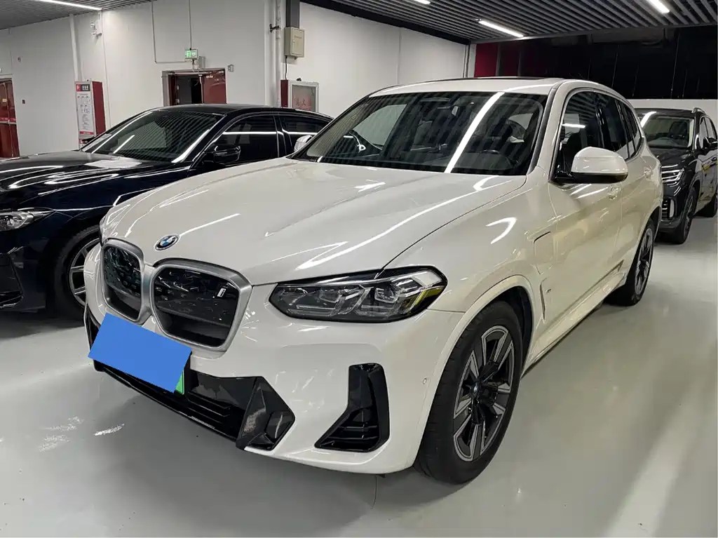 BMW iX3 2023