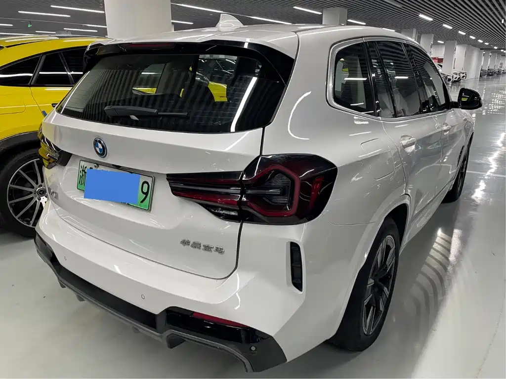 BMW iX3 2023 — фото 10