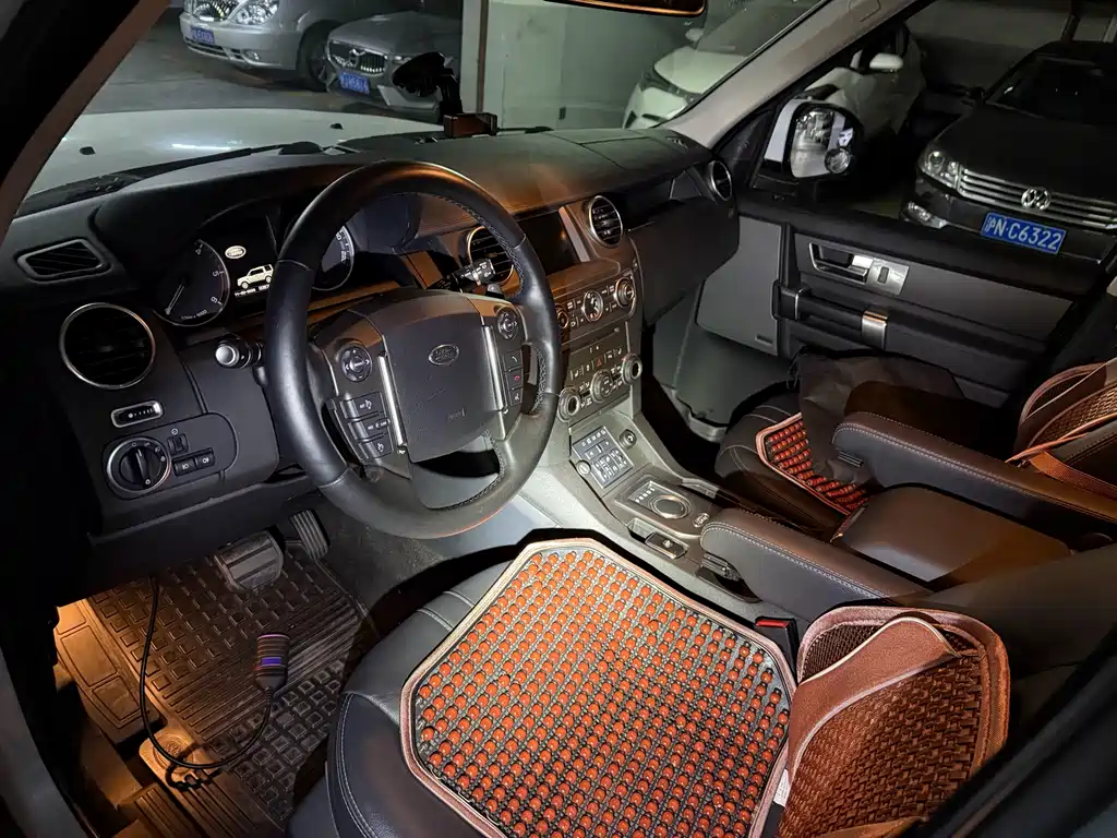Land Rover Discovery 2015 — фото 11
