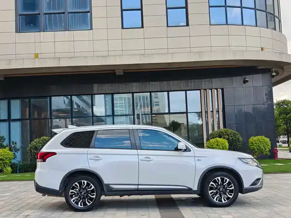 Mitsubishi Outlander 2021