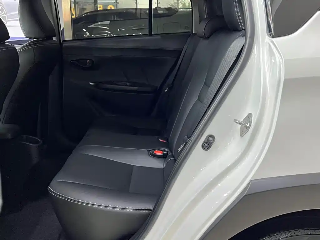 Toyota Yaris L 2022 — фото 12