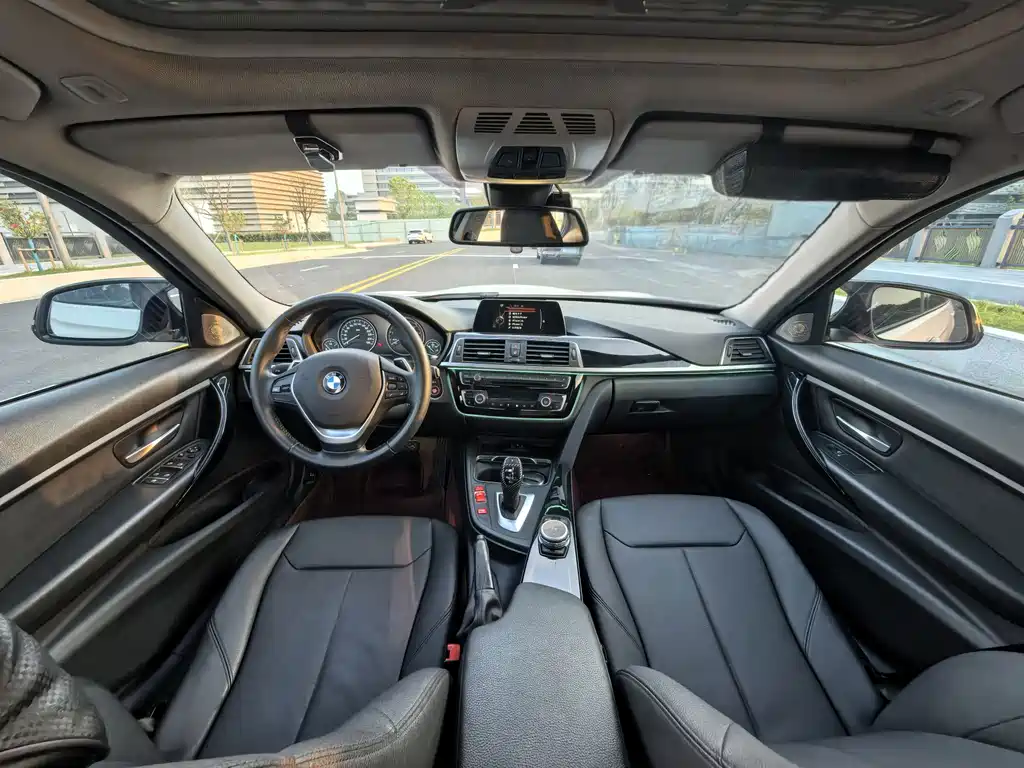 BMW 3 Series 2017 — фото 14