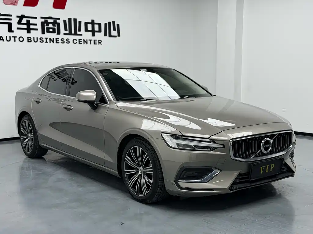 Volvo S60 2021 — фото 2