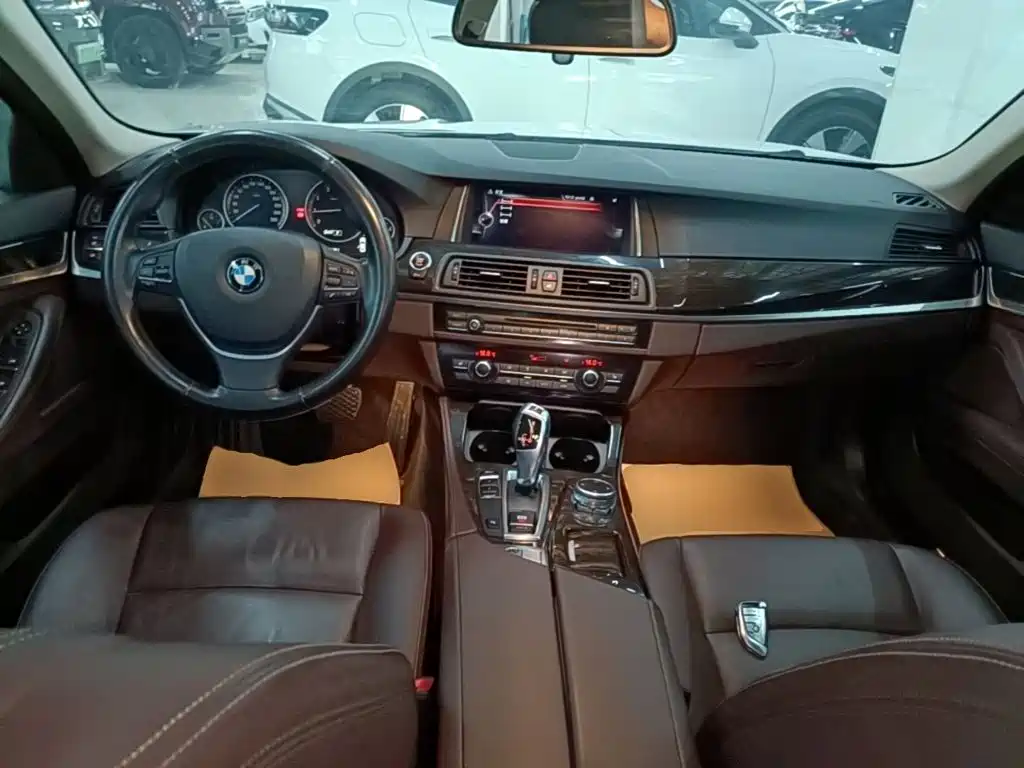 BMW 5 Series 2016 — фото 10