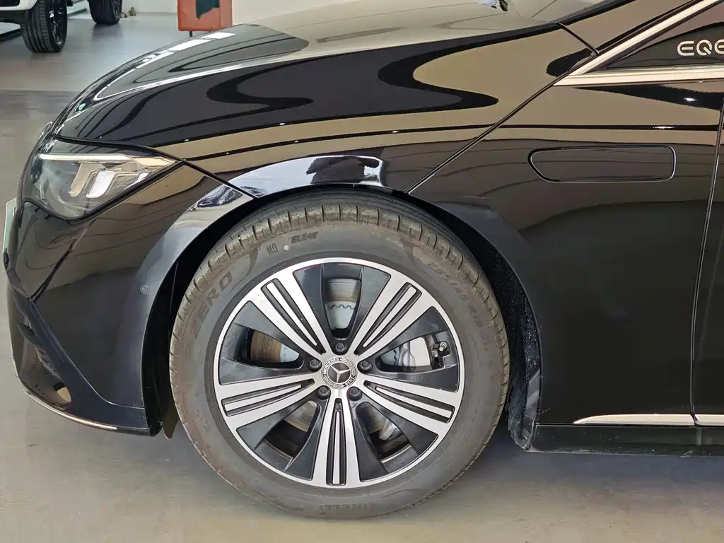 Mercedes-Benz EQE 2025