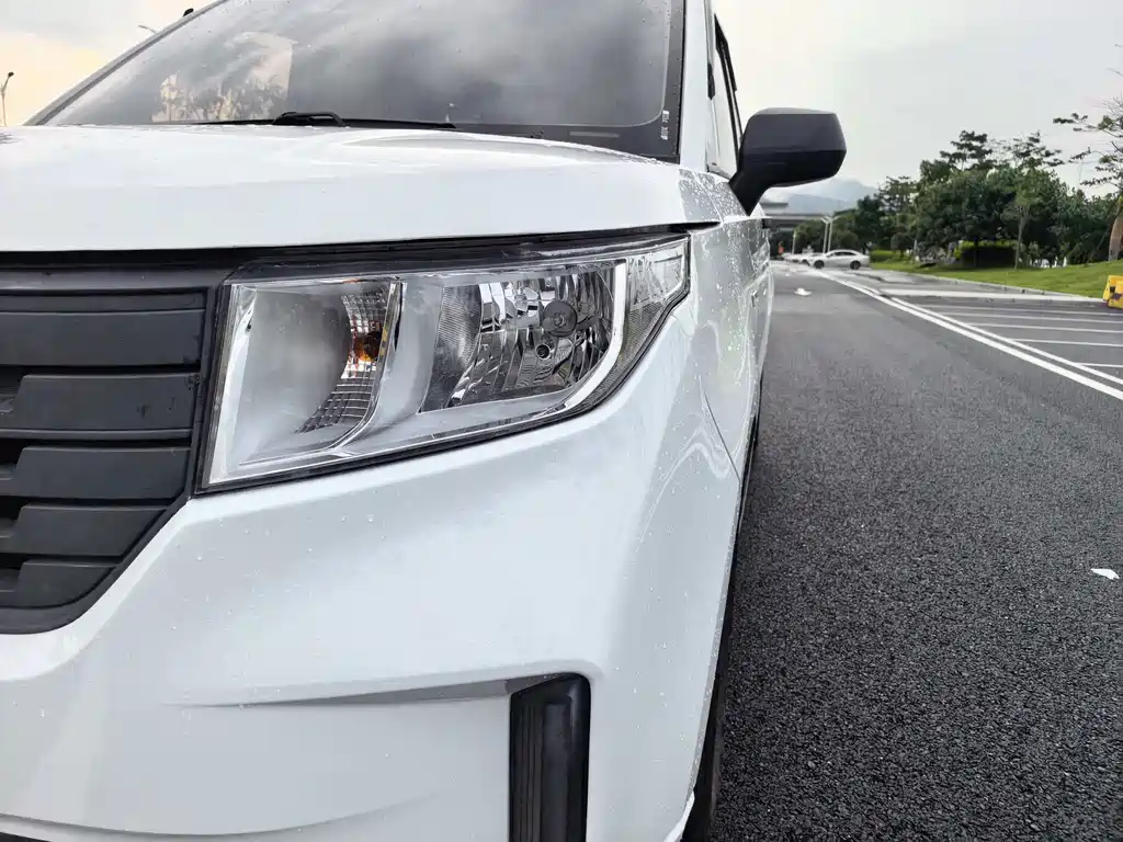Wuling Hongguang PLUS 2021 — фото 23