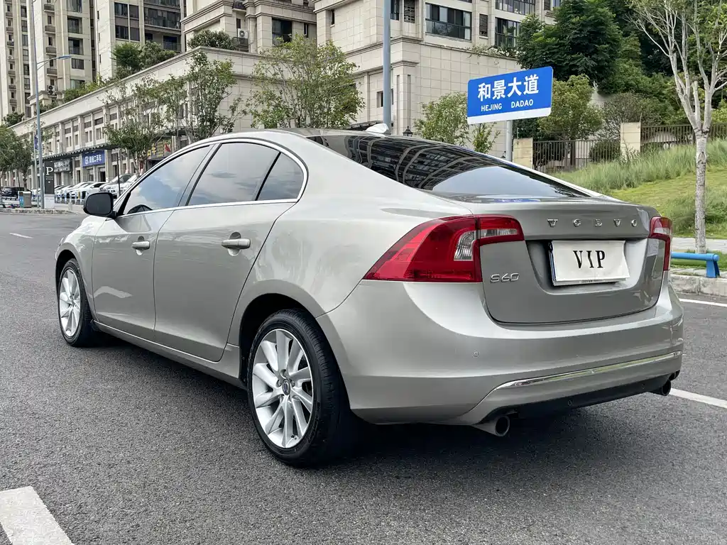 Volvo S60 2015 — фото 12