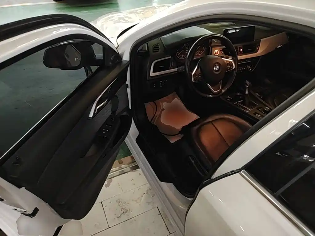 BMW 1 Series 2017 — фото 16