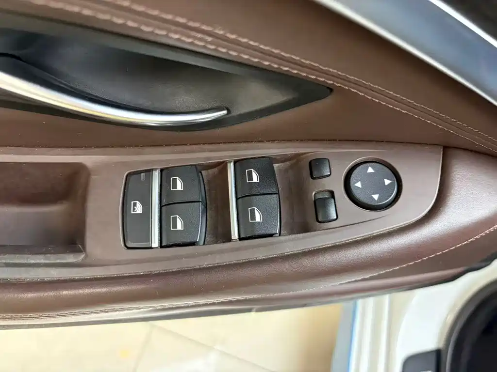 BMW 5 Series 2015 — фото 19