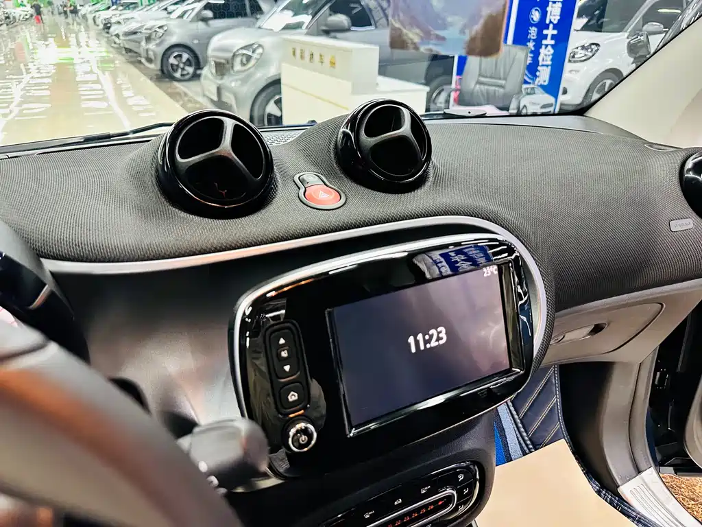 smart Fortwo 2018 — фото 32