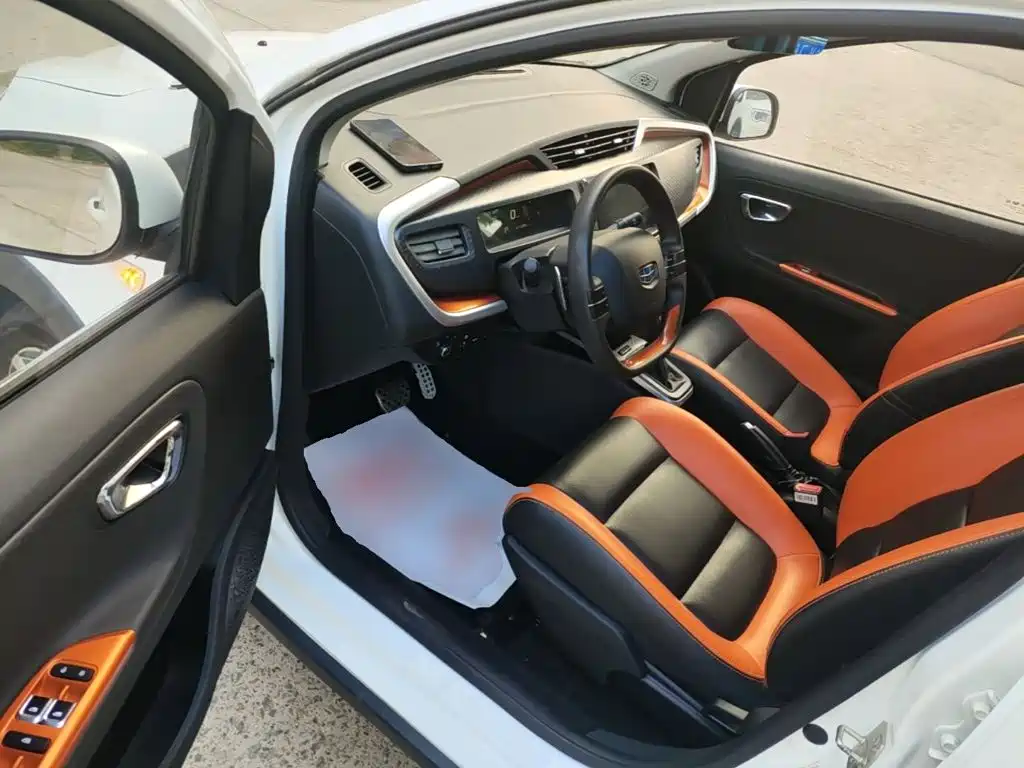 Geely Vision X1 2018 — фото 16
