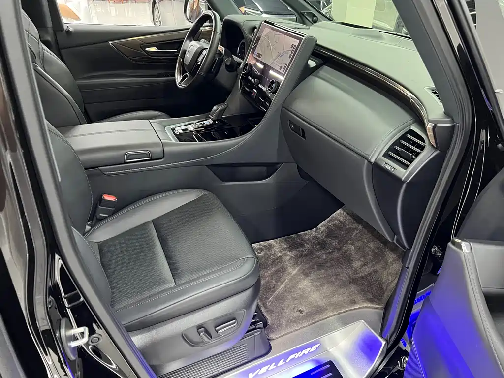 Toyota Vellfire 2023 — фото 18