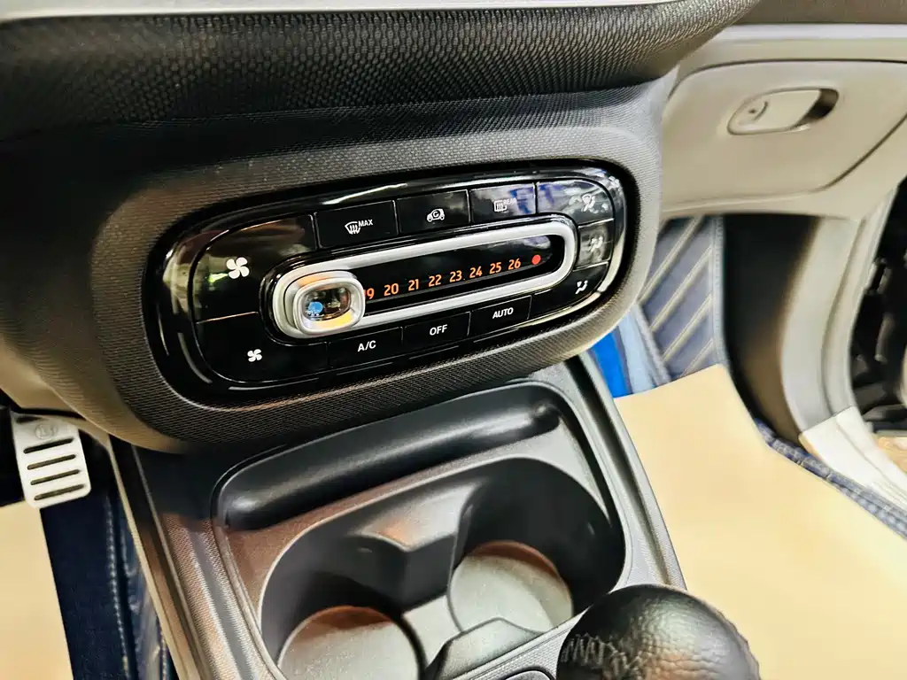 smart Fortwo 2018 — фото 34
