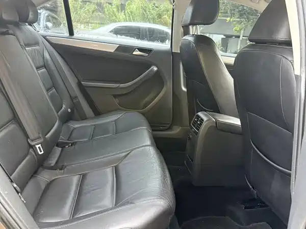 Volkswagen Sagitar 2013
