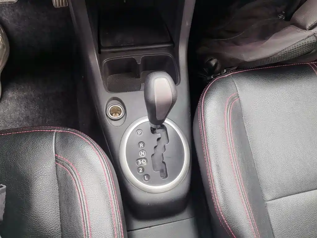 Suzuki Swift 2015 — фото 14