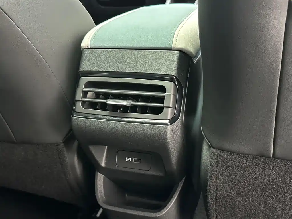 Geely Emgrand S 2023 — фото 16