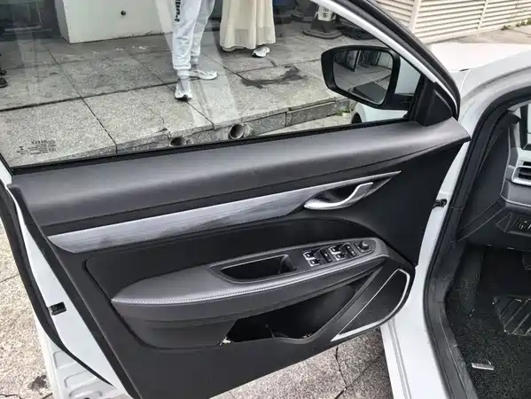 Geely Emgrand 2022