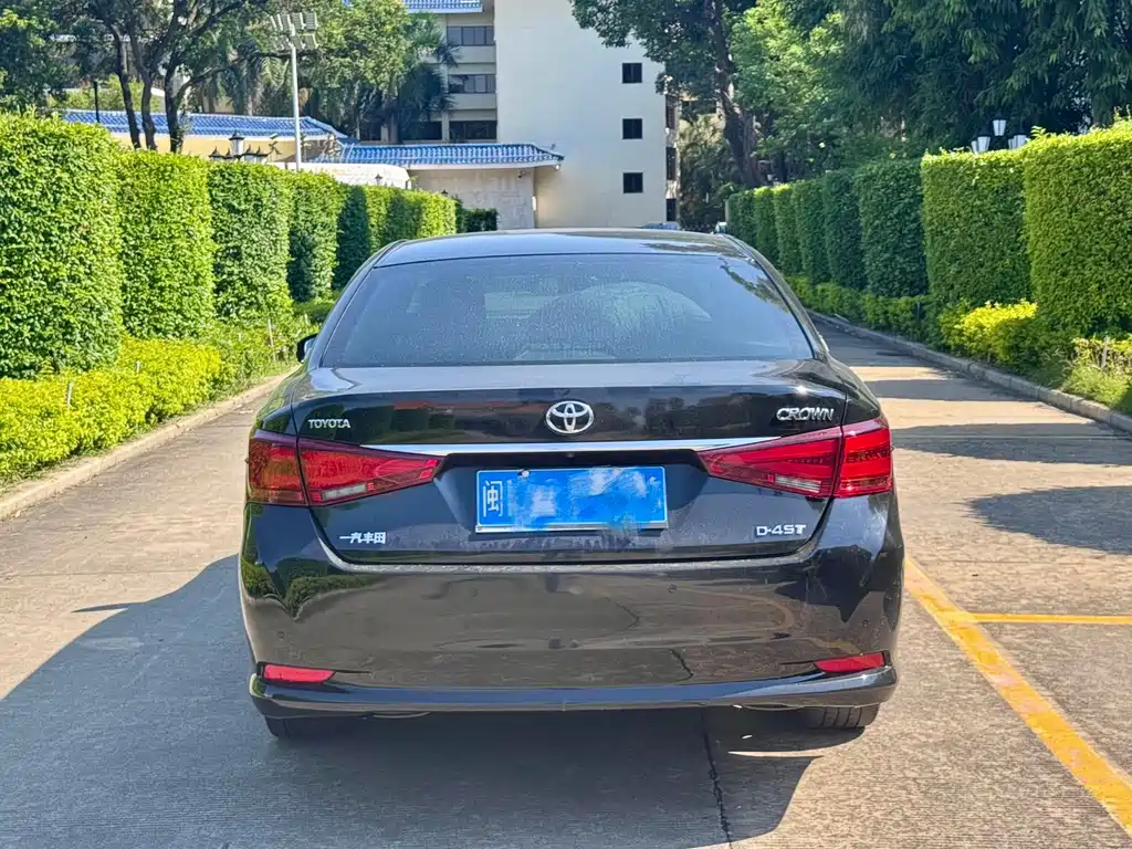 Toyota Crown 2015 — фото 5