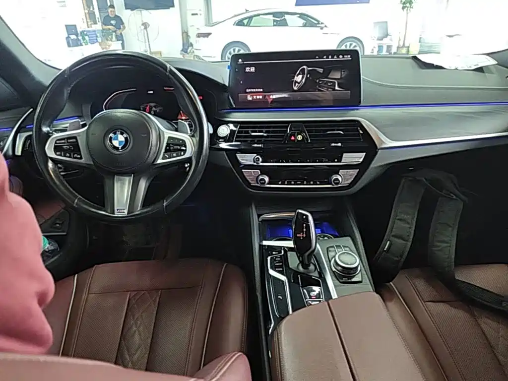 BMW 5 Series 2022 — фото 10