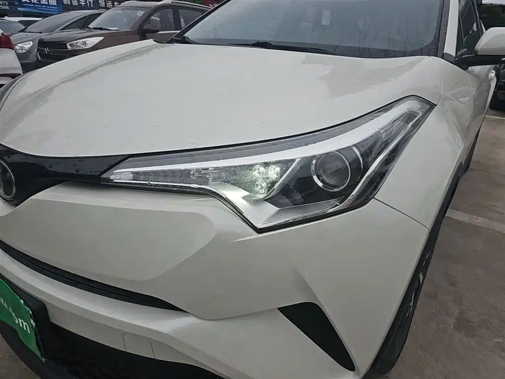 Toyota C-HR 2020 — фото 23