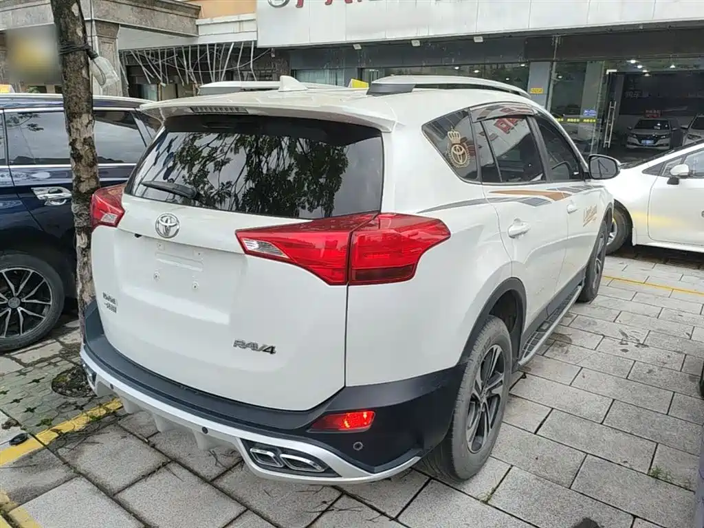 Toyota RAV4 2016 — фото 7