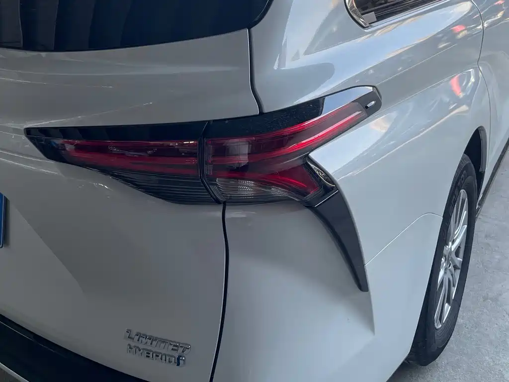 Toyota Sienna 2022 — фото 14