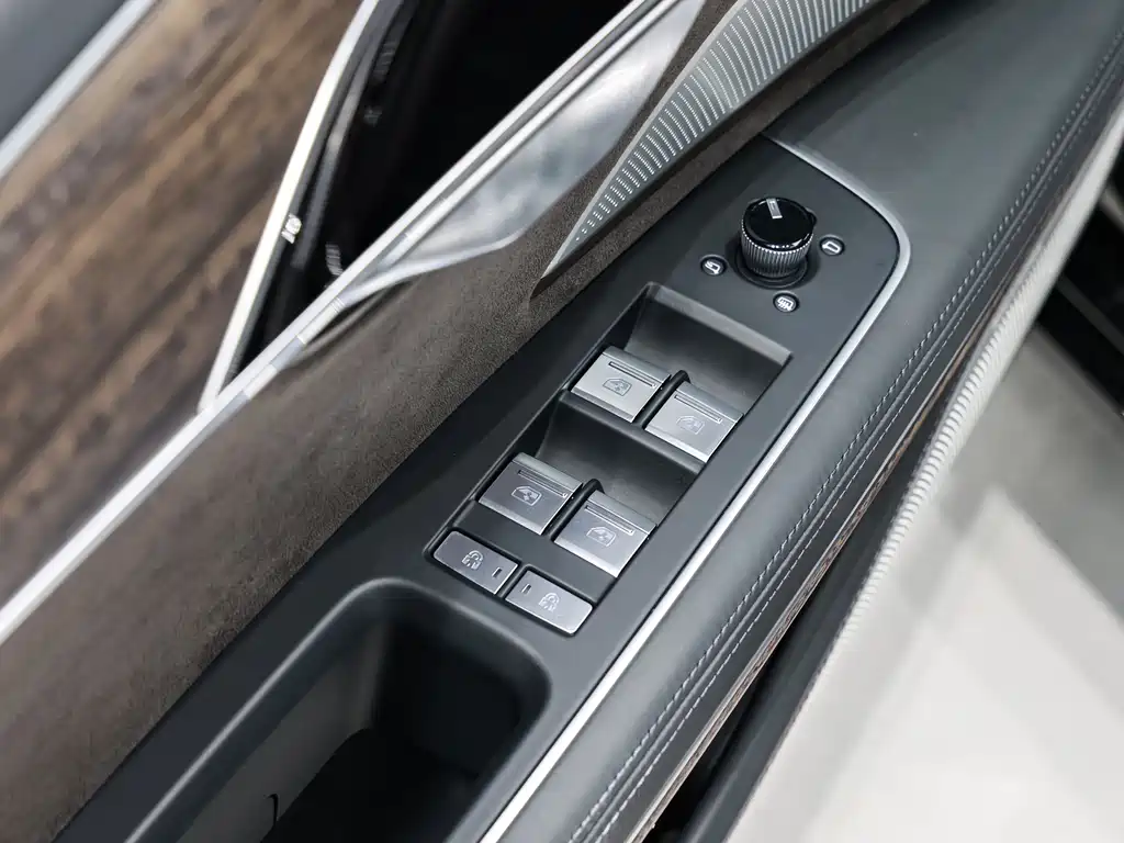 Audi A8 2021 — фото 23
