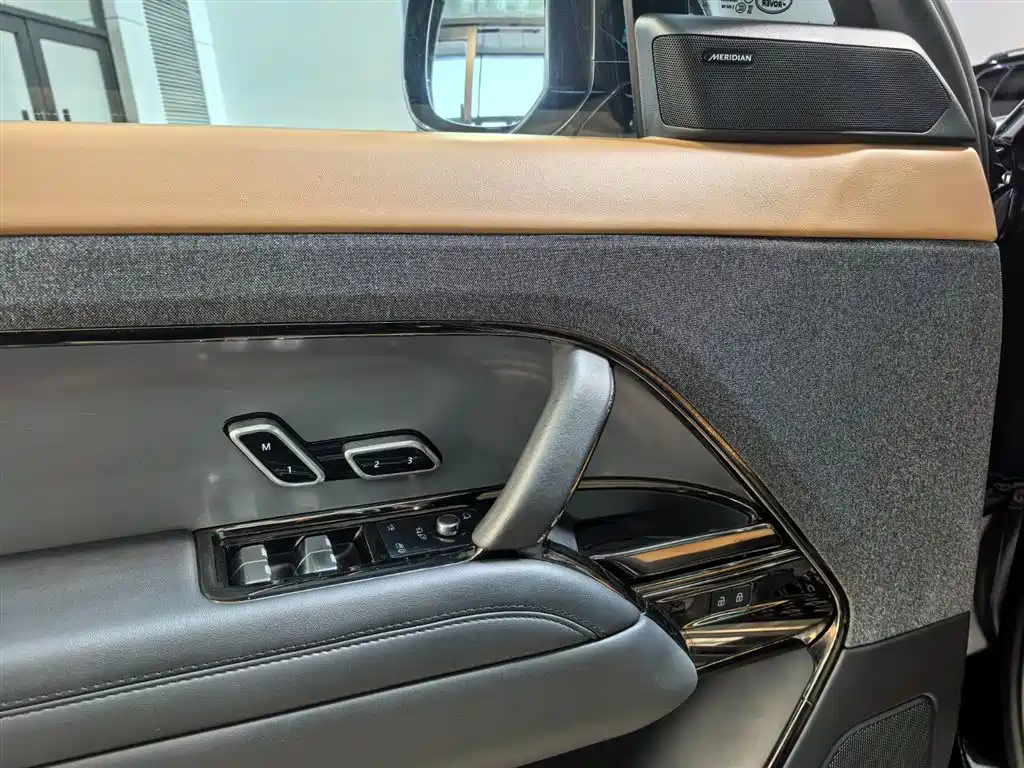 Land Rover Sport 2023 — фото 11