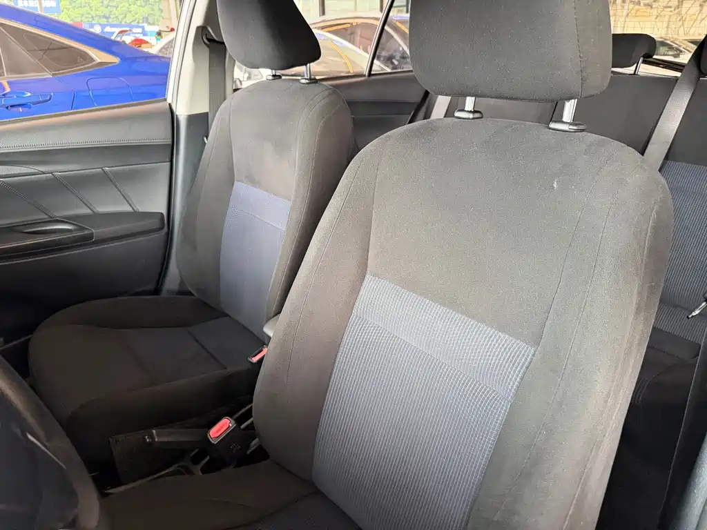 Toyota Yaris L 2018 — фото 12