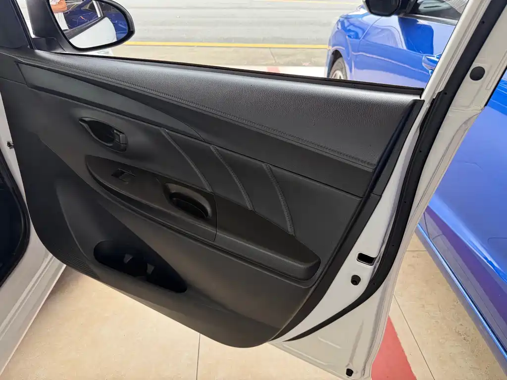 Toyota Yaris L 2018 — фото 20