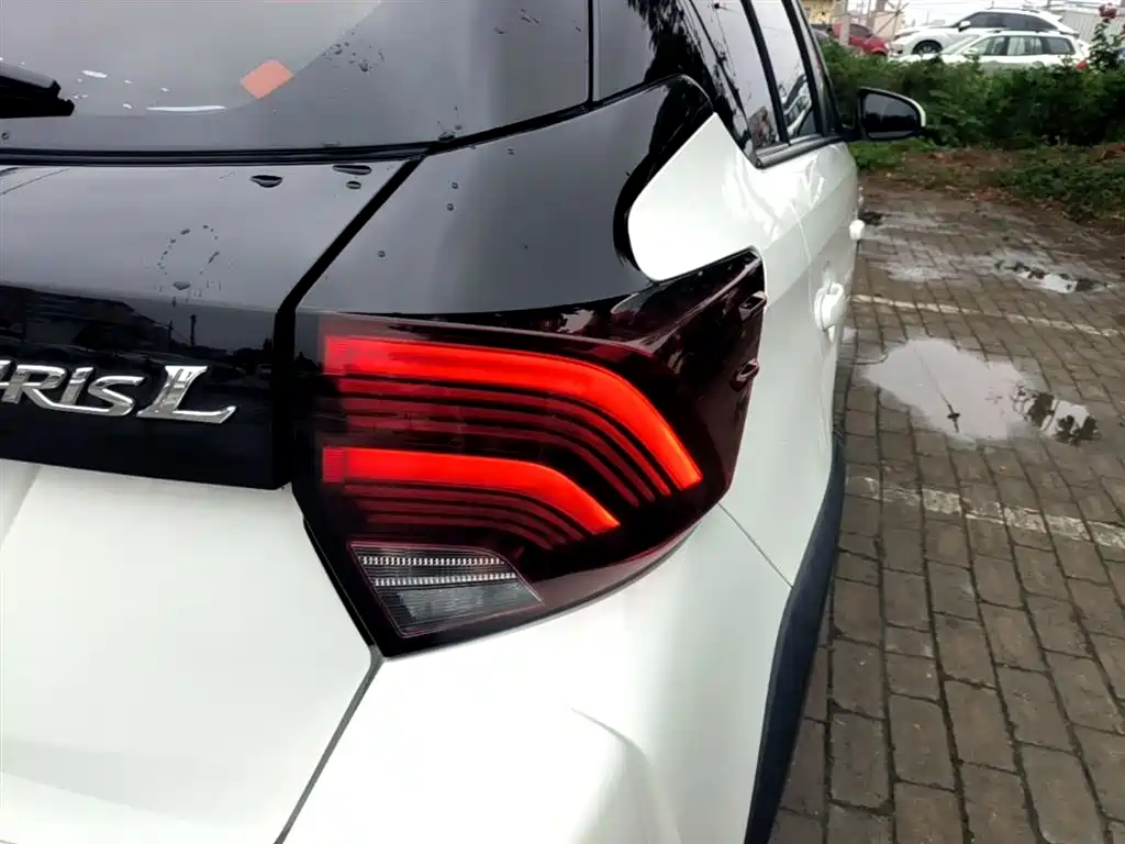 Toyota Yaris L 2022 — фото 8