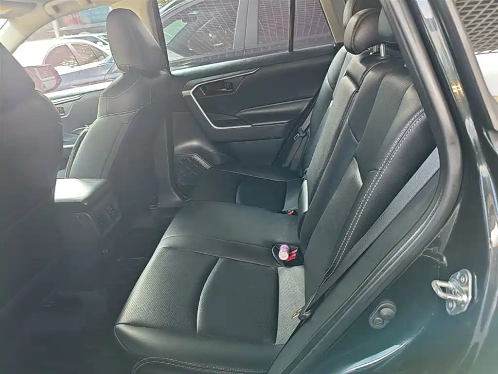Toyota RAV4 2023 — фото 17